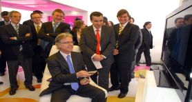 Ministro Morand� destaca la nueva red de fibra �ptica al hogar 